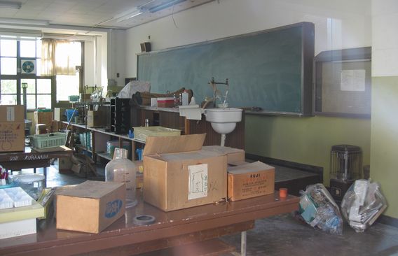[Photo of the experiment room]